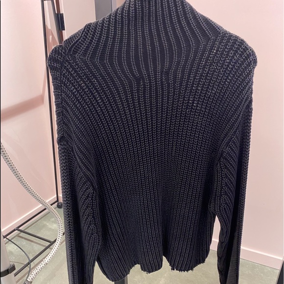 Sweater - Picture 4 of 4